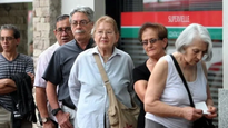 Impacto en jubilados del PAMI por recorte a programa de medicamentos gratuitos.