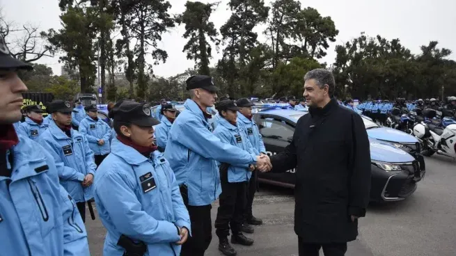 Jorge Macri con efectivos de la Policía de la Ciudad.