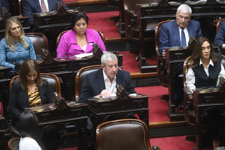 Julio Cobos, primer orador de la sesión. Julio Cobos, primer orador de la sesión.