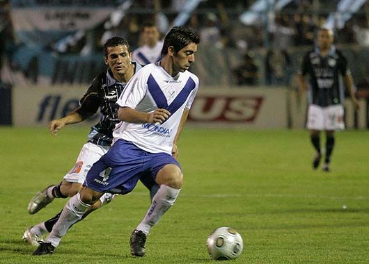 Gastón Díaz se proyectó toda la noche por la banda derecha.