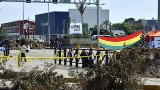 Punto de bloqueo en Santa Cruz durante la huelga por el censo boliviano.