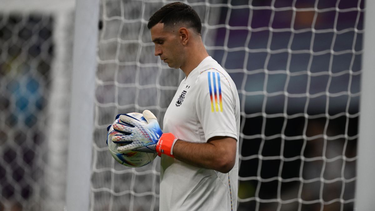 "Dibu" Martínez, más tranquilo: "Nos sacamos un peso de encima"