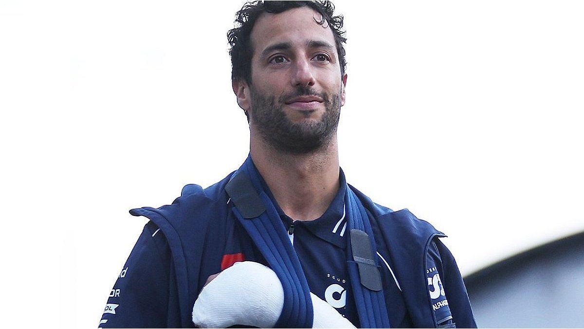 Formula 1: Ricciardo crashed and ended up with a broken wrist