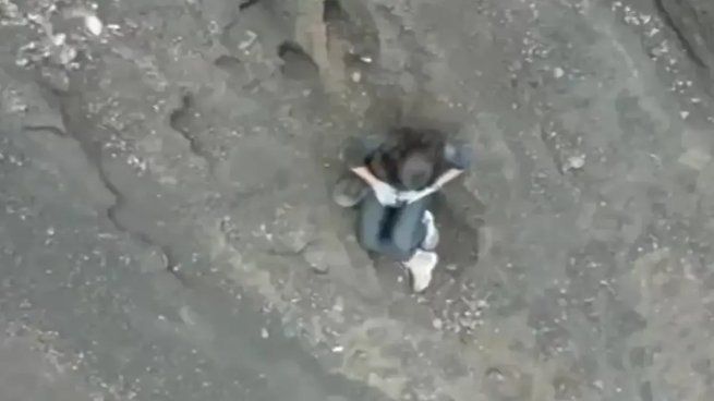 La joven de 26 años lleva tres dias atrapada en el volcán.