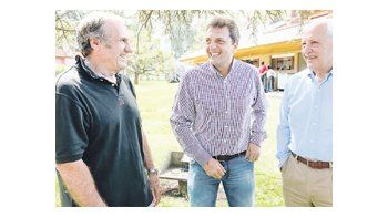 Sergio Massa mostró a Roberto Lavagna y a Carlos Reutemann en el Día de la Lealtad peronista. Fue en el partido de Rojas .