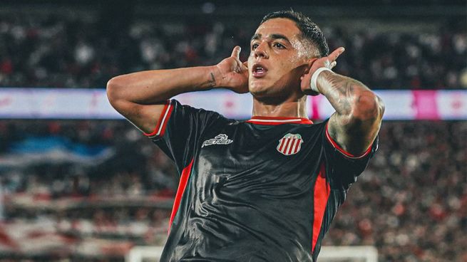 El jugador denunciado por violencia de género, Gonzalo Morales, anotó el tanto de la victoria de Barracas Central por 1-0 ante River en el Monumental.