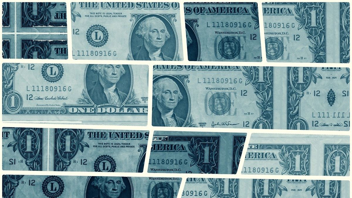 The dollar fell 0.22% and returned to the  range