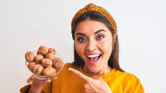 comer-nueces-jóvenes.jpg