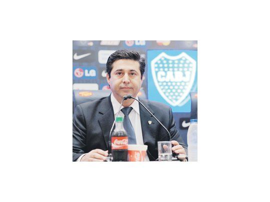 Asumió oficialmente Daniel Angelici, quien confirmó a Falcioni como técnico y dijo que Boca irá por la Copa Libertadores.