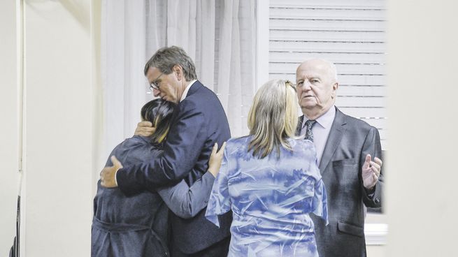 Acusados. Los dos fueron acusados durante el alegato de la querella, que reclamó para ambos la pena de tres años de prisión, en el caso del médico por encubrimiento y, en el de la instrumentadora por falso testimonio.