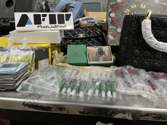 Aduana incautó productos importados ilegales de marcas reconocidas