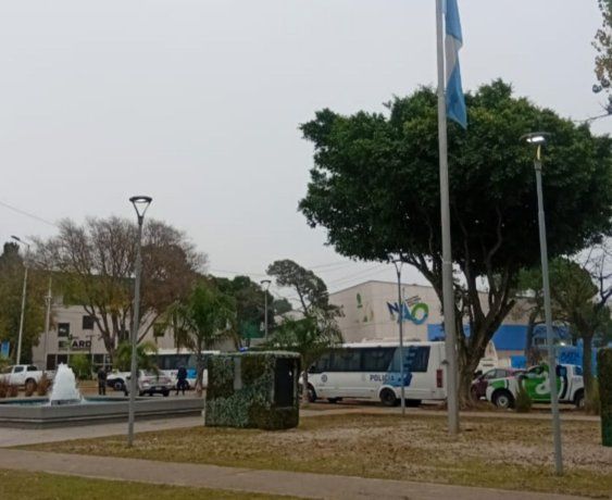 Al estar a solo unas cuadras de la Estación Villa Domínico del Tren Roca, se facilita la llegada de los aficionados. Al estar a solo unas cuadras de la Estación Villa Domínico del Tren Roca, se facilita la llegada de los aficionados.