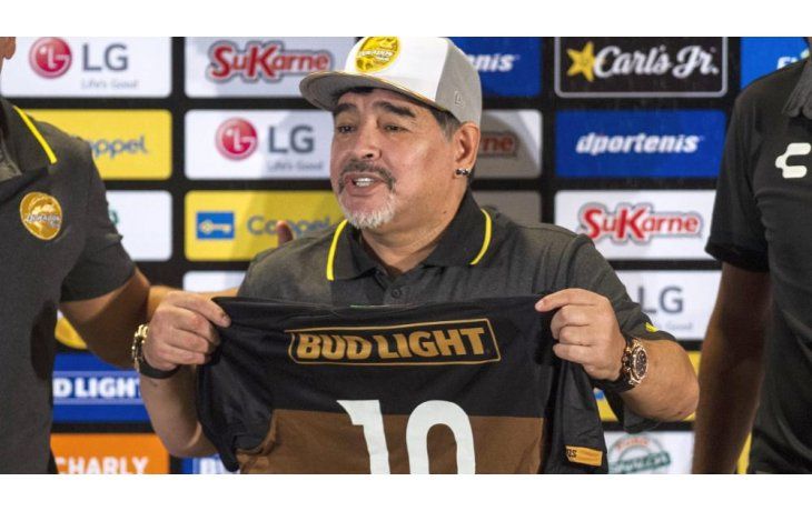 Diego Maradona fue presentado en Dorados de Sinaloa, su nuevo equipo.