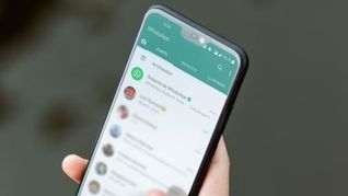 Cómo roban tus datos bancarios por WhatsApp con este sistema de estafa.
