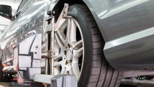 La alineación y balanceo: la importancia de realizar estos servicios a tu auto. La alineación y balanceo: la importancia de realizar estos servicios a tu auto.