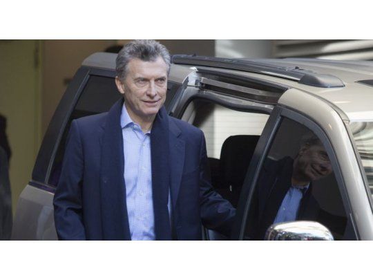 Mauricio Macri, tras salir de la operación de rodilla por un esguince que sufrió jugando al paddle.