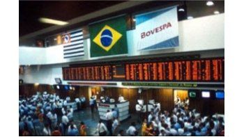 Bovespa trepó 3,3% y real subió 2,3%, tras inicio de juicio político a Dilma