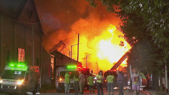 Un galón se derrumbó tras una explosión.