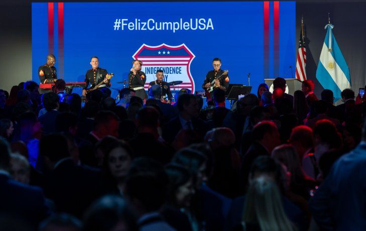 Fiesta en el Palacio Bosch para celebrar el Día de la Independencia.
