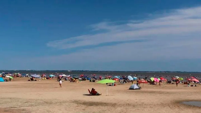 El pueblo cuenta con viñedos locales donde los visitantes pueden hacer recorridos y probar los mejores vinos de la región.