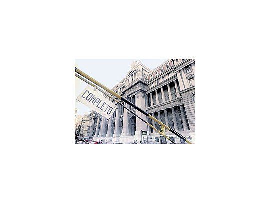 El Poder Ejecutivo deberá presentar hoy un informe sobre la constitucionalidad de la reformadel Consejo de la Magistratura ante la jueza en lo Contencioso Administrativo Federal ClaudiaRodríguez Vidal.