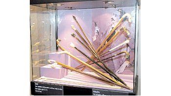 ámbito.com | Bastones ingleses y franceses del siglo XIX, una de lascolecciones, propias y privadas, que exhibe el Museo deArte Decorativo en la estupenda muestra «Coleccionablesy Coleccionistas».