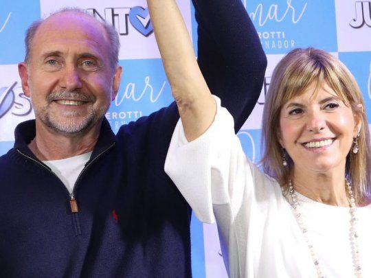El flamante gobernador Omar Perotti y su vice&nbsp;Alejandra Rodenas.