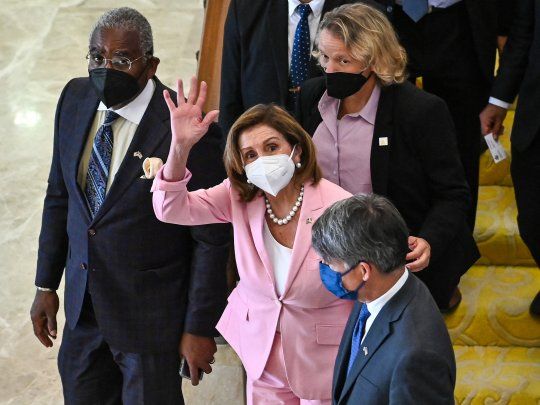 Embajada china en Argentina apuntó a Nancy Pelosi: Los que juegan con fuego perecerán por él.