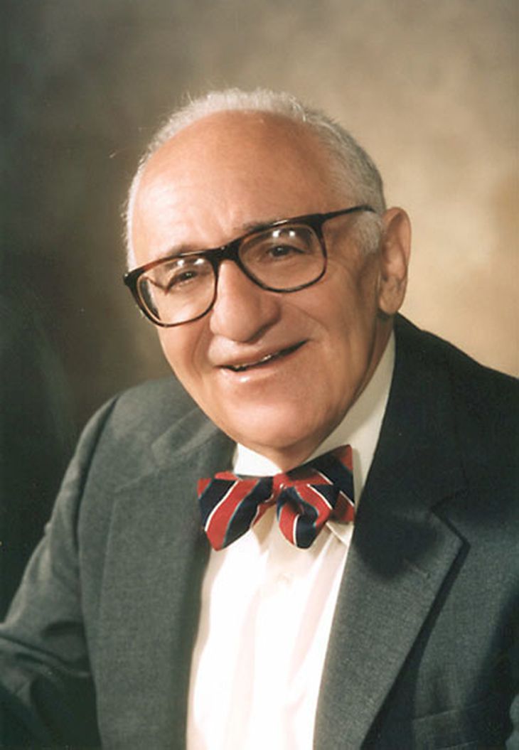 Murray Rothbard, el máximo héroe intelectual de Javier Milei. Es quien le “heredó el odio” contra Pareto.