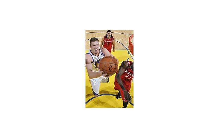 Pese a su buen aporte, Scola no pudo evitar la derrota de Houston