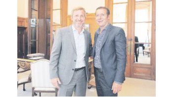 ámbito.com | El gobernador de Neuquén, Omar Gutiérrez, en la foto con el ministro Rogelio Frigerio, viene reclamando desde enero un aumento en el precio del gas para sostener la actividad en la provincia.