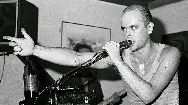 El final de Luca Prodan, líder de Sumo y figura principal del rock nacional durante la década de 1980.