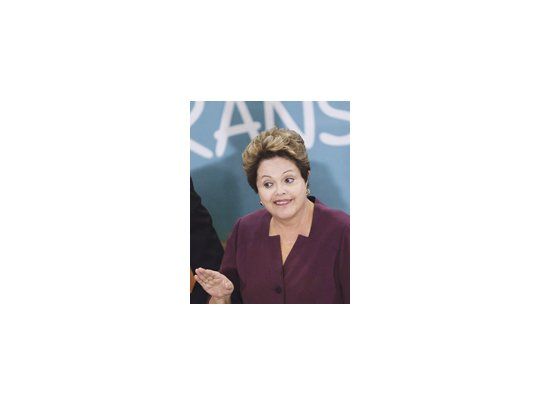 Dilma Rousseff mostraba índices de aprobación excelentes hasta que en junio se desató una ola nacional de protestas. Hoy es claramente superada por Luiz Inácio Lula da Silva en los sondeos para los comicios de octubre del año que viene.