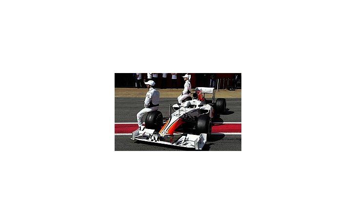 La escudería española Hispania presentó su F111, que comenzará a rodar mañana y tomará parte del Mundial de la Fórmula 1.