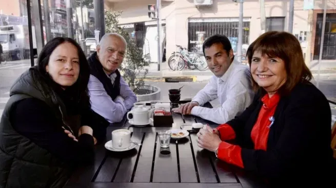 Patricia Bullrich, junto a Néstor Grindetti, Soledad Martín y Ramón Lanús.