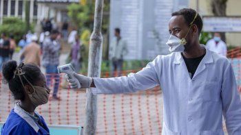 El impacto del coronavirus en África es más leve de lo esperado, y los expertos buscan entender porqué.