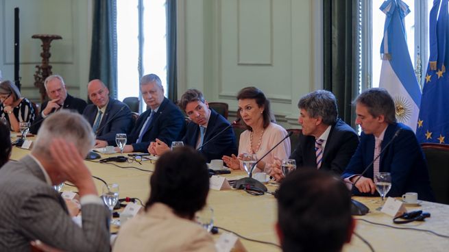 La canciller argentina, Diana Mondino, le transmitió a los embajadores de países de la UE la voluntad del gobierno de cerrar el acuerdo a través del Mercosur.