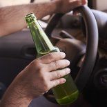 El alcohol es la causa principal de accidentes de tránsito. El alcohol es la causa principal de accidentes de tránsito.