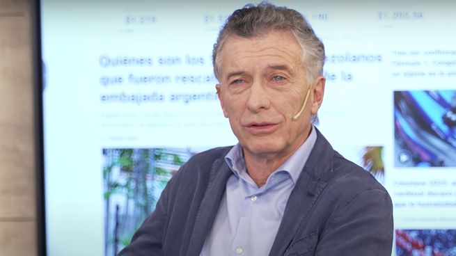 Mauricio Macri quedó en slow motion luego de tomar gotas para dormir.