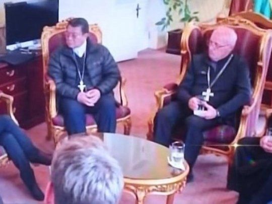 Jeanine Áñez reunida con representantes de la Iglesia boliviana antes de asumir la presidencia.