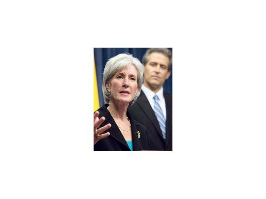 La flamante secretaria de Salud de EE.UU., Kathlen Sebelius, dijo ayer en Atlanta que la gripe porcina parece menos letal que lo temido. Con todo, la mala noticia fue el segundo fallecimiento por esa causa en el país.