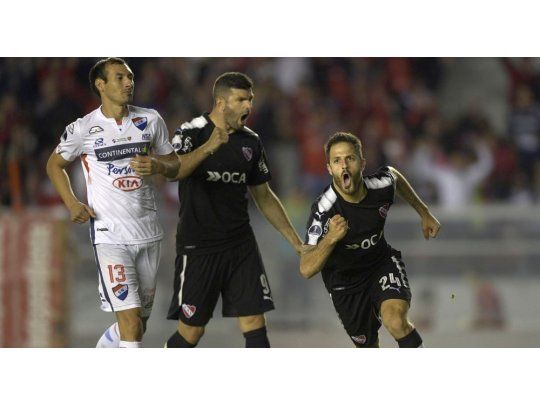 Gigliotti y Martínez, los goleadores en la noche de Avellaneda.