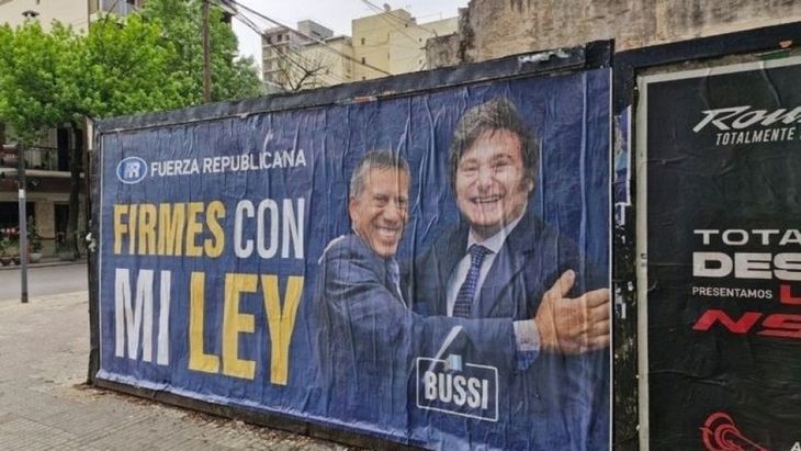 El afiche con el que Bussi empapeló Tucumán y que la Justicia Federal ordenó que se retiren.
