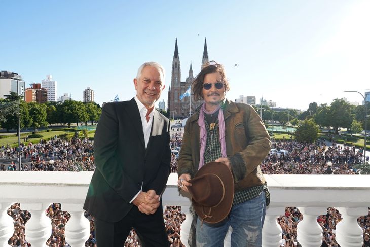 Johnny Depp fue recibido por una multitud en La Plata. Johnny Depp fue recibido por una multitud en La Plata.