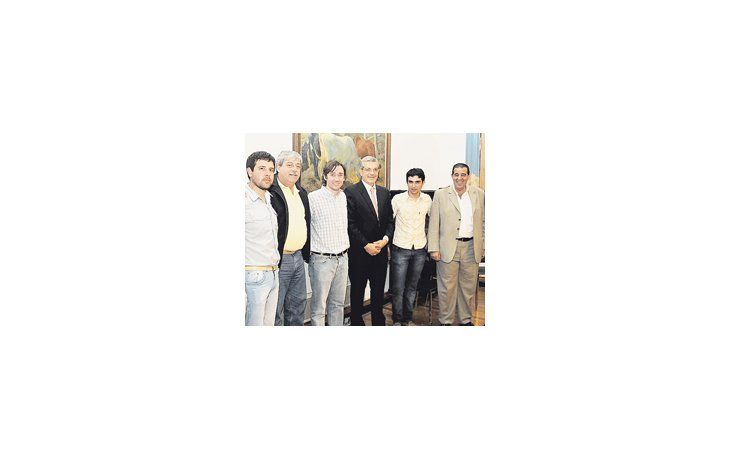 El ministro de Agricultura, Julián Domínguez, se reunió con los jóvenes de la FAA, quienes le presentaron el Plan Arraigo.