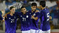 Abrazados. La Sub 23 continúa con su preparación para el Preolímpico.&nbsp;