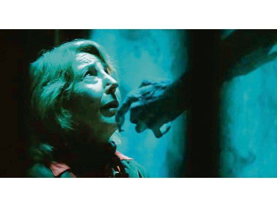 Protagonista. Vuelve la parapsicóloga que había muerto en un film anterior, muy bien interpretada por la talentosa Lin Shaye.