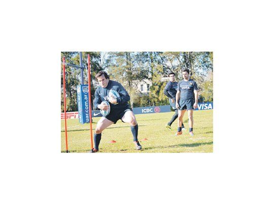 El “Toro” Marcos Ayerza en acción, durante el entrenamiento de Los Pumas que el sábado recibe a los Wallabies en Mendoza.