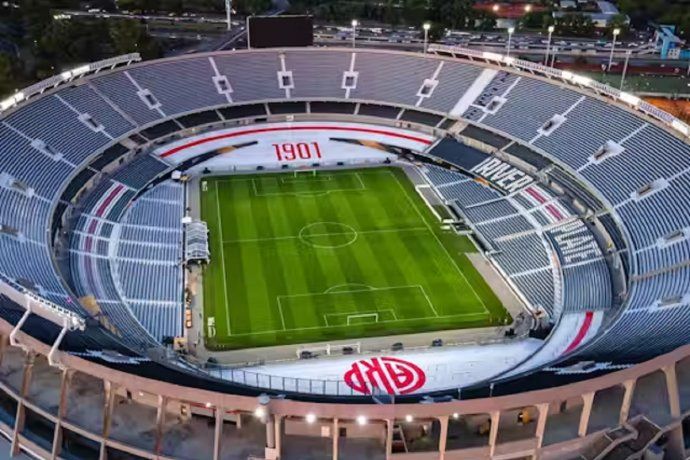 estadio monumental vacio.png