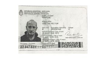 El documento de Cristian Héctor Perrone, el hombre señalado como el asesino de las dos jóvenes.  Lo dio a conocer ayer la Policía.